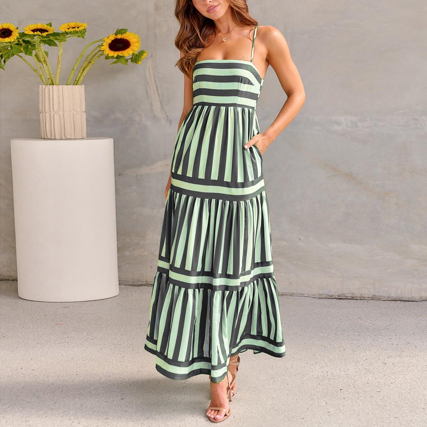 Robe Longue d'Été à Bretelles Imprimée Rayée avec Poches – Parfaite pour les Vacances à la Plage